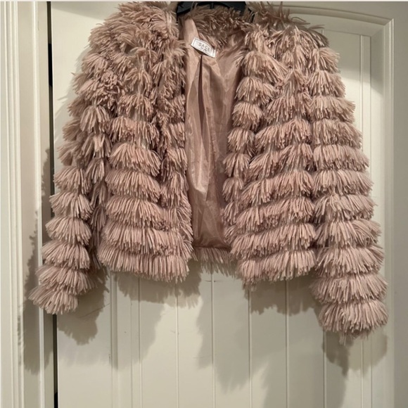 Sage Jackets & Blazers - Sage brand tiered fuzzy jacket in cream/light brown